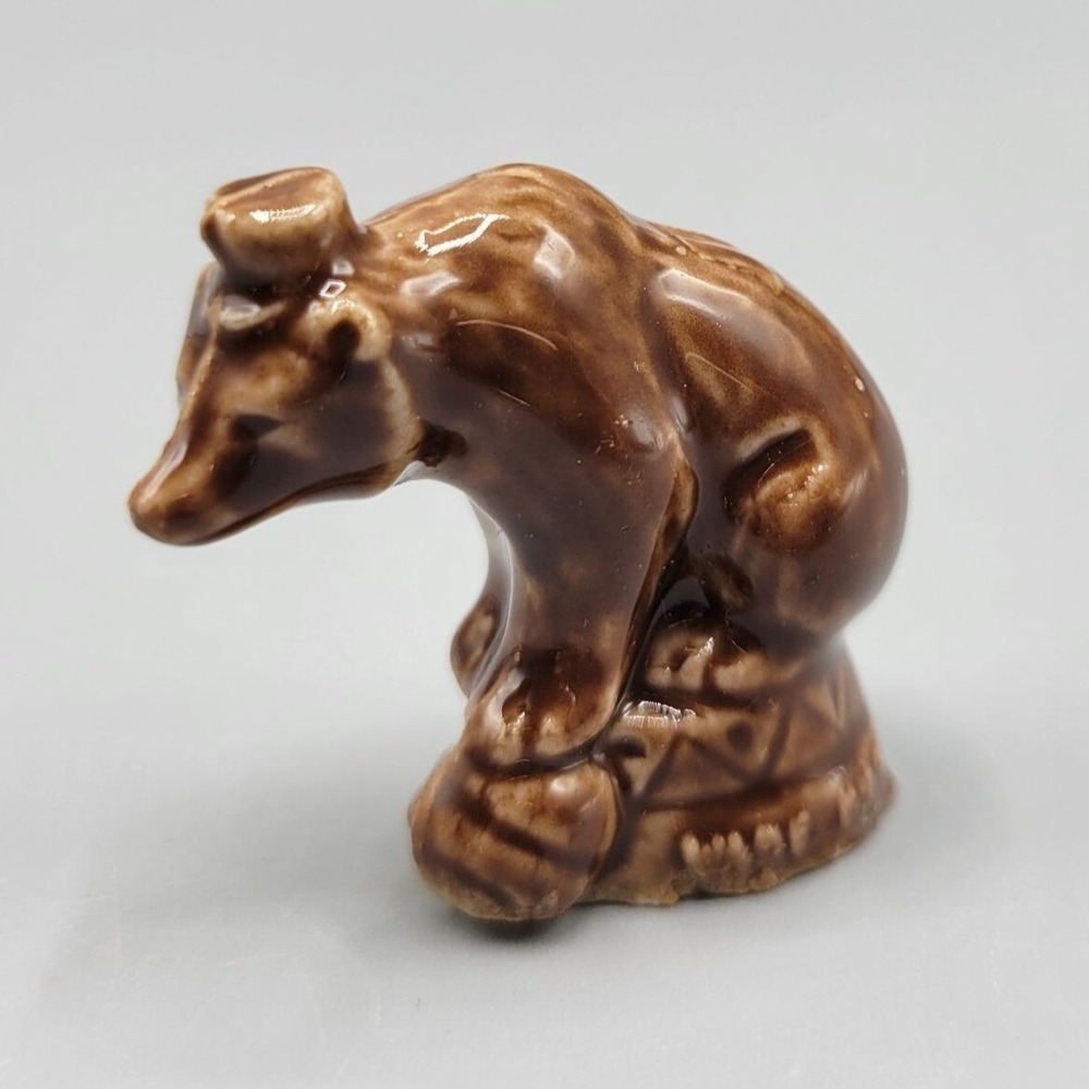 Vintage Wade England Whimsies Brown Bear Ceramic Figurine 1.5" Tall